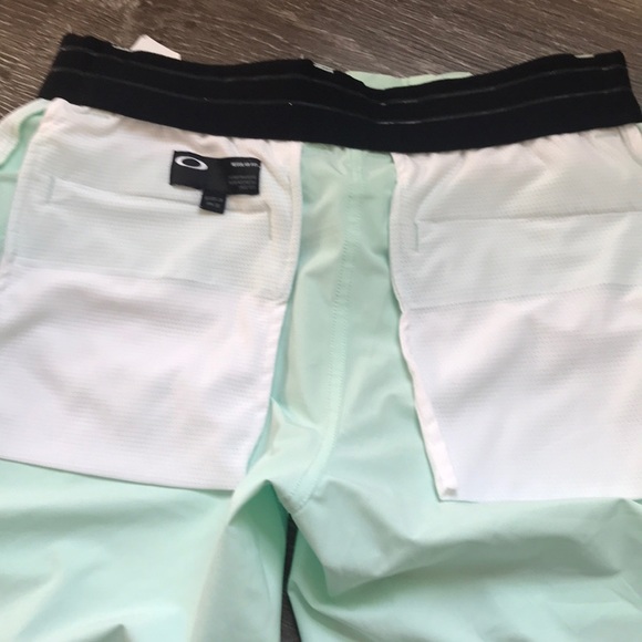 Oakley - Picture 15 of 16